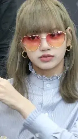 Lisa fancam