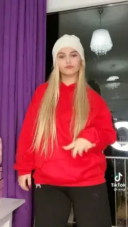 Roxana Changing hoodie tik tok♥️✨