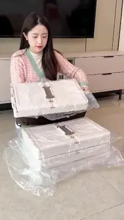 Very practical folding storage box