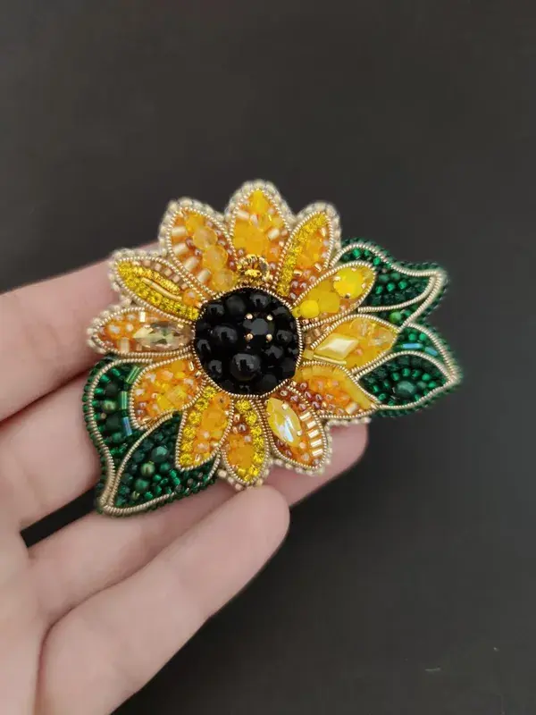 Sunflower - a bright brooch for the summer.