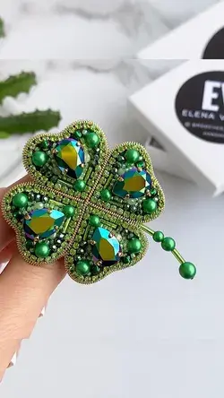 Clover green four leaf brooch