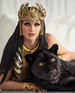 Cleopatra with Puma Luxor