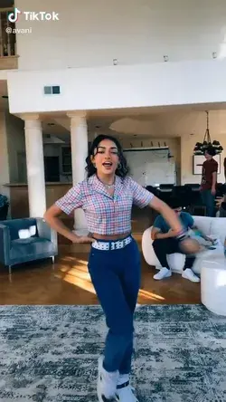 avani(@avani) on TikTok: this dance reminds me of vidcon 🤪 dc: @uwumi