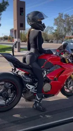 Hot girls with Ducati Panigale 😍🔥