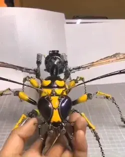 I did a little change to the hornet🐝 Mainly add a thermometer in its abdomen. How do you like it?
