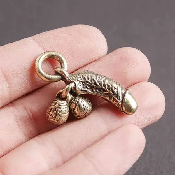 Creative brass penis pendant fun imitation chicken personality mini car key chain male genitalia5575259