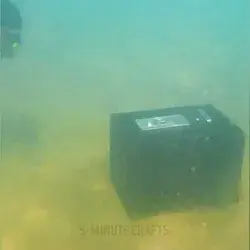 Thrilling discovery of an old safe while diving