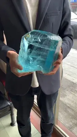 The largest aquamarine, weight 8 kg