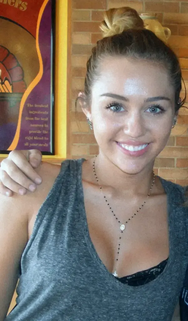 loveoldmileycyrus.tumblr.com