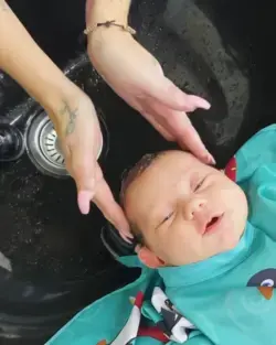 BABY HAIR WASHING