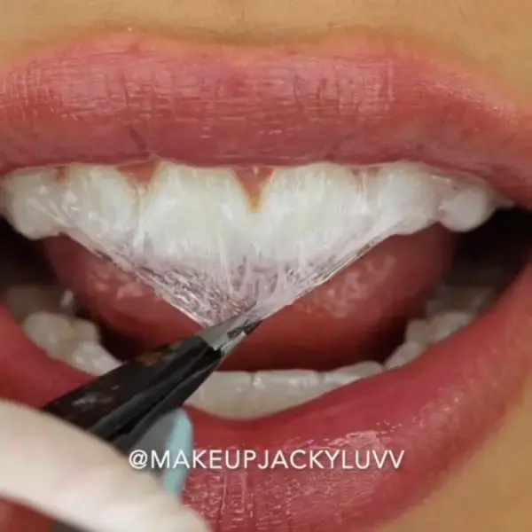 TEETH WHITENING STRIPS - Crest whitening strips tutorial by @makeupjackyluvv