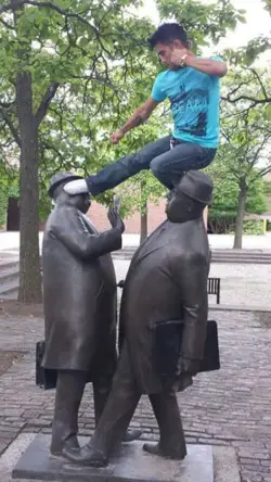 Hilarious photos of people having too much fun with statues