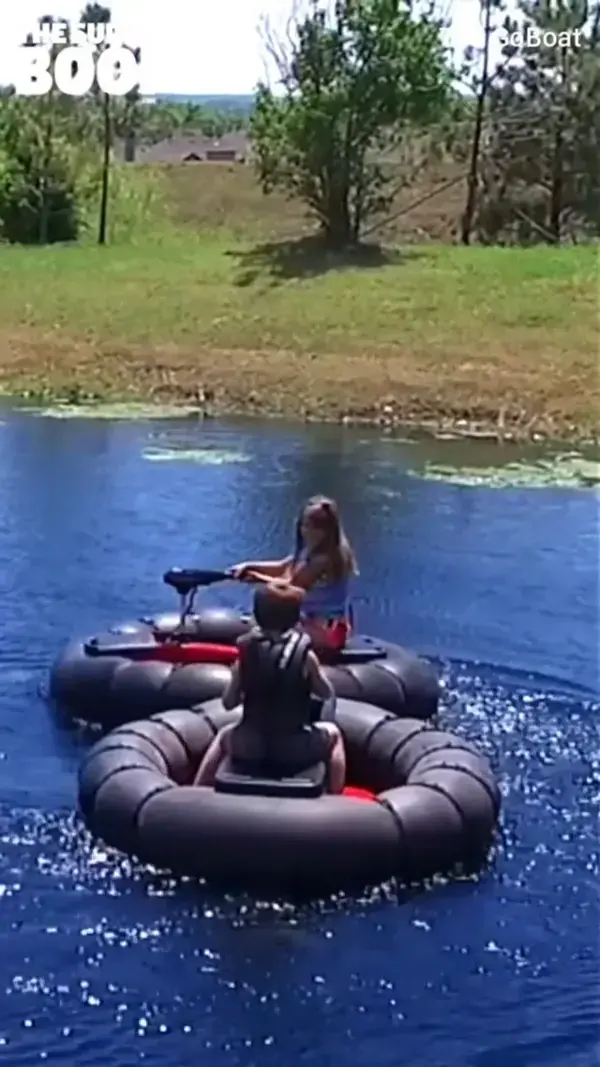 Extreme Bumper Boat for Fun Battles On The Lake 