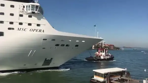 Now this is terrifying. Venice. Cruise ship. The two don’t go together. Venice CruiseShip