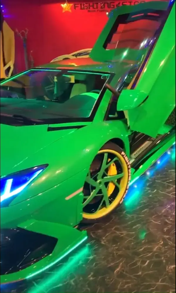 LAMBORGHINI AVENTADOR GREEN