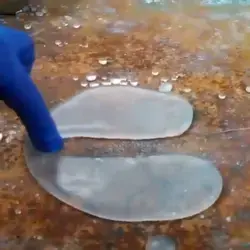 The surface and the water are covered with Aerogel😀😂