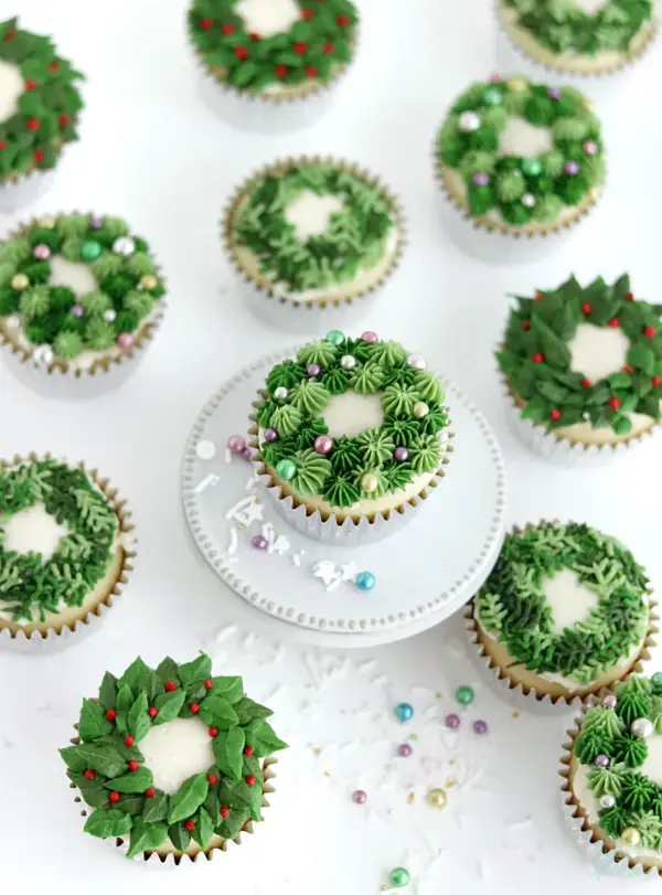 Festive Christmas Wreath Cupcakes Tutorial - Sugar &amp; Sparrow