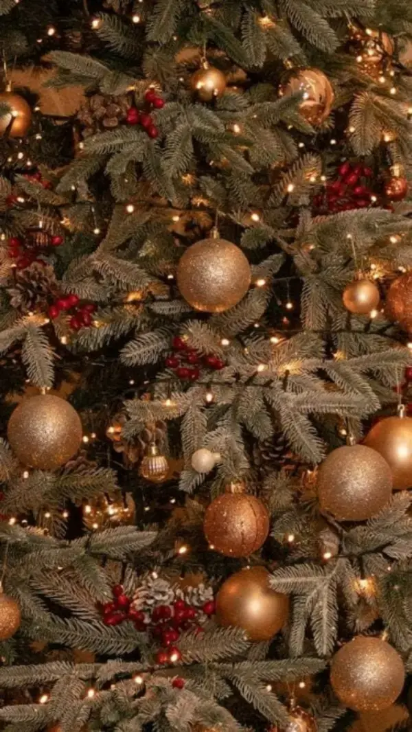 Gold Christmas ball ornaments | Christmas decorations ideas