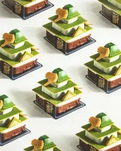 Little Japanese Castle Cakes 